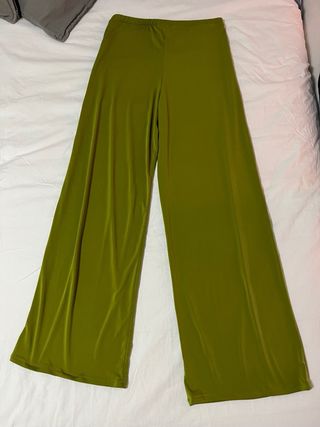 Pantalón Zara verde oliva sin estrenar