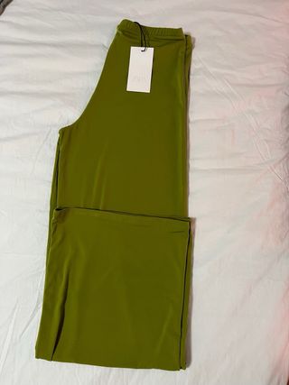 Pantalón Zara verde oliva sin estrenar
