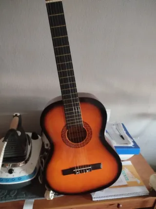 Gutarra española en buen estado