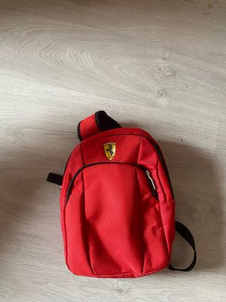 Mochila Ferrari Roja para niño y de un asa.
