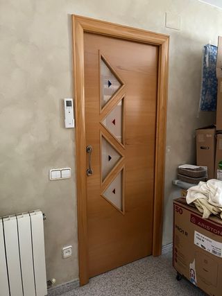 Puerta madera maciza