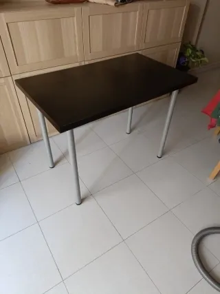 Mesa escritorio Ikea negra patas metal