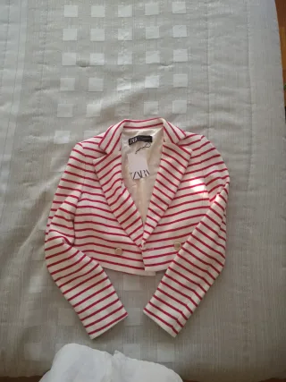 Chaqueta Zara Rayas Rojas y Blancas