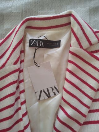 Chaqueta Zara Rayas Rojas y Blancas