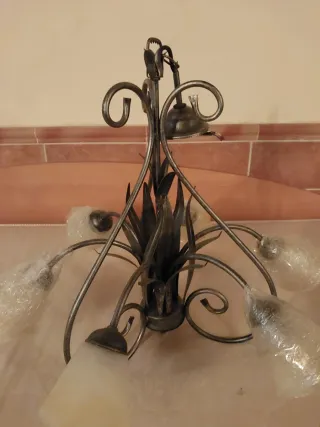 Lámpara de metal y cristal