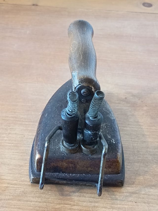 Plancha antigua de hierro fundido