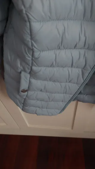 Chaqueta acolchada azul niña