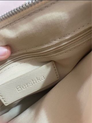 Bolso Bershka beige con monedero y correa