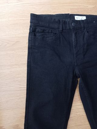 PANTALÓN VAQUERO PITILLO TALLA S-M NEGRO 