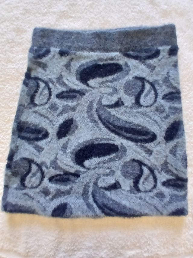 Minifalda punto con pelito cachemire, de Zara, ton