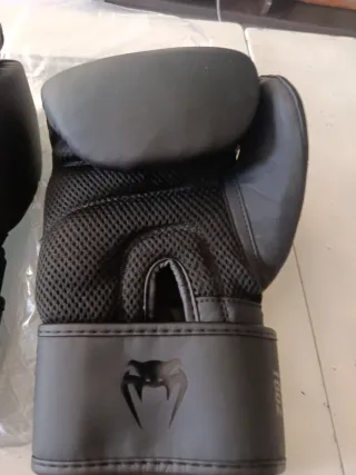 Guantes Boxeo 16 oz Venum Negros