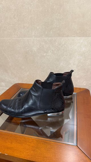 Botines negros piel efecto cocodrilo