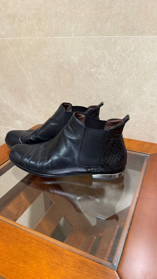 Botines negros piel efecto cocodrilo