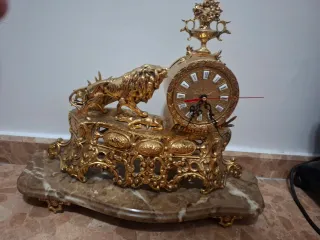 Reloj de sobremesa antiguo de bronce