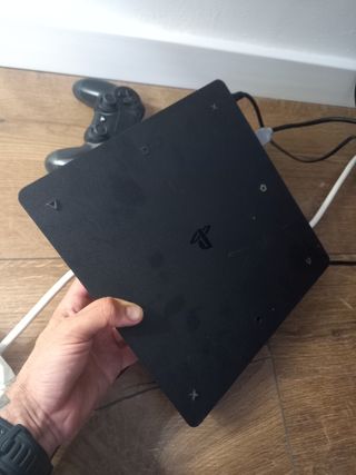 Consola PS4 + 2 Juegos + mando