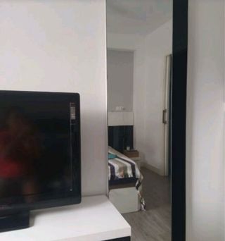 regalo tv con cómoda 4 cajones y espejo de 1,80.