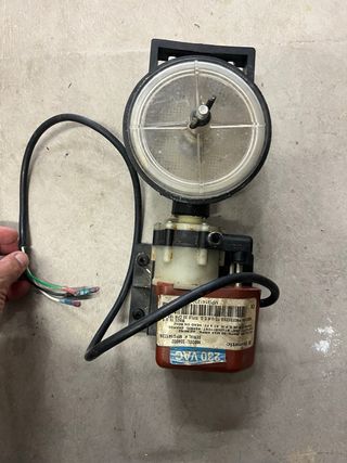 Bomba Agua Dometic 230 VAC Barco