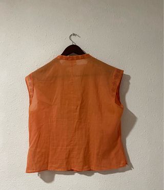 Blusa naranja sin mangas bordada