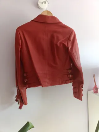 Cazadora polipiel roja mujer