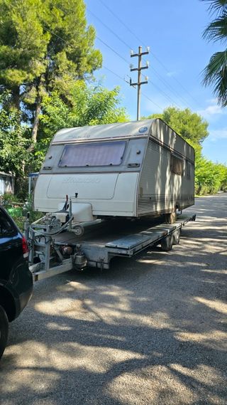 Grúa porte transporte caravanas,coches,remolques.