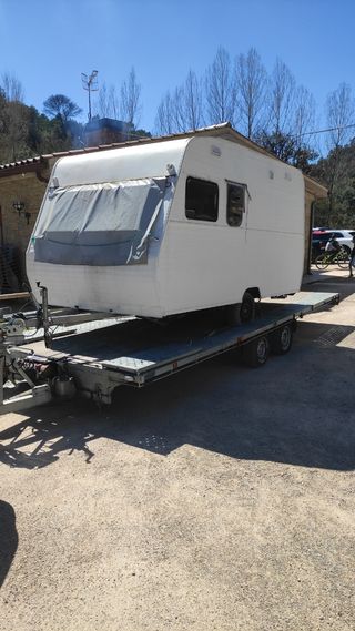 Grúa porte transporte caravanas,coches,remolques.