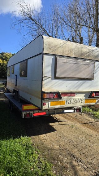 Grúa porte transporte caravanas,coches,remolques.