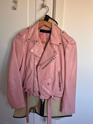 Cazadora cuero rosa Zara