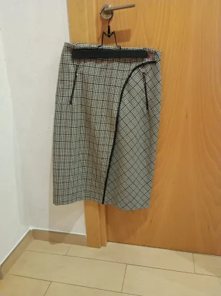 Falda recta pata de gallo y cuadros gris y negro