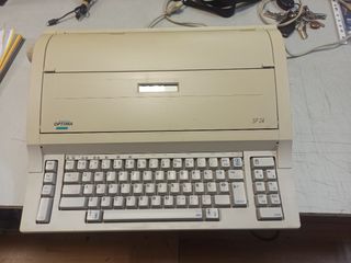 Máquina de escribir eléctrica Optima SP 24