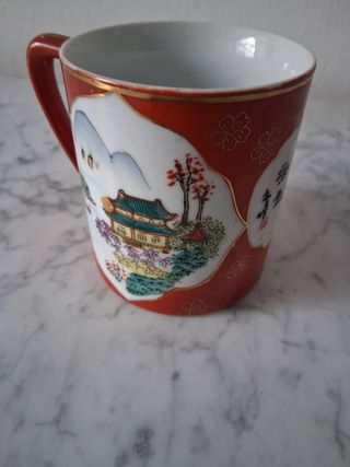 Taza de porcelana japonesa decorada