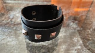 Bracciale uomo cuoio borchie argento