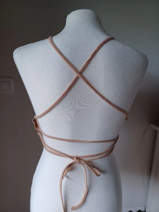 Top halter cruzado espalda beige