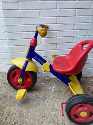 Triciclo Kettler Rojo, Azul y Amarillo