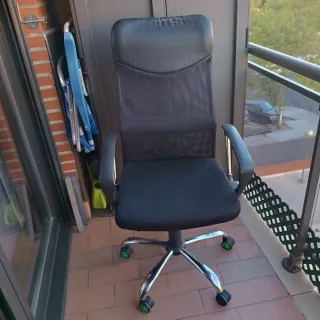 Silla de oficina negra