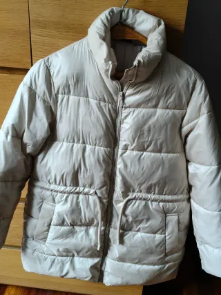 Chamarra/parka acolchada beige mujer.