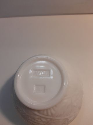 Vaso raffigurante nido con uccello.