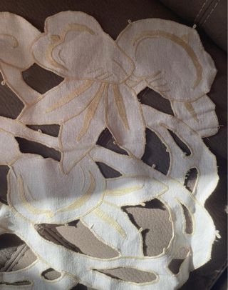 Centrino intagliato lino oro