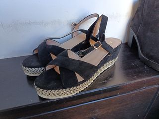 Sandalias de cuña negras para mujer