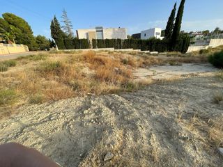 Parcela en La Alcayna con proyecto y cimentación