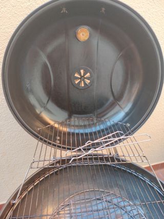 Barbacoa portátil negra y plateada