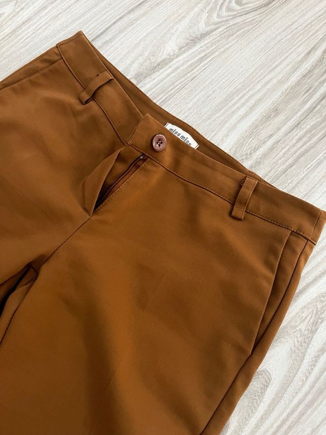 Pantalón tobillero marrón