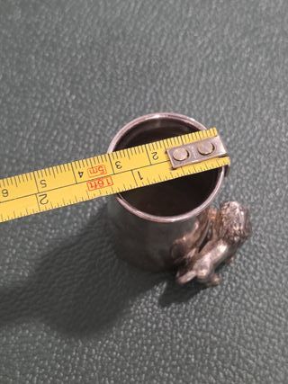 Antiguo vaso chupito plata león