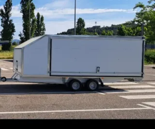 Remolque caja cerrada matriculado