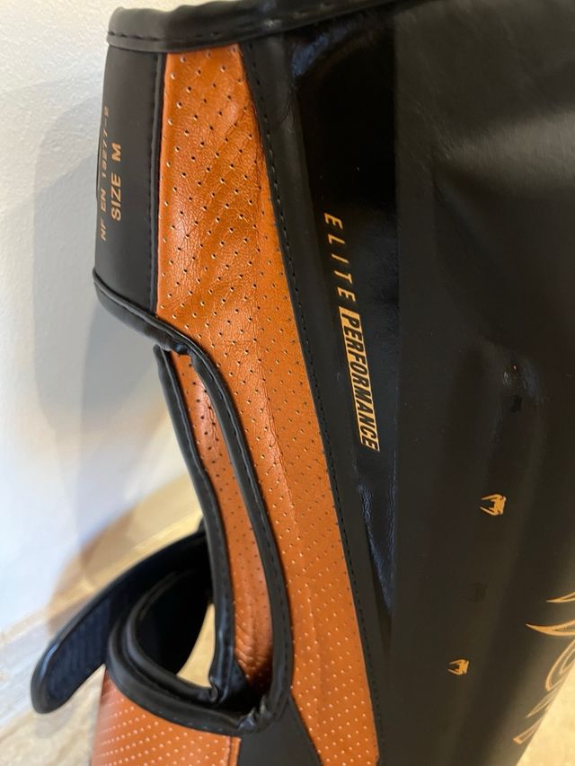 Espinilleras VENUM ELITE PERFORMANCE talla M 