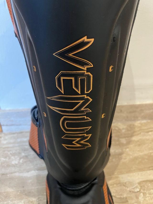 Espinilleras VENUM ELITE PERFORMANCE talla M 