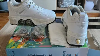 Zapatos con ruedas blancos