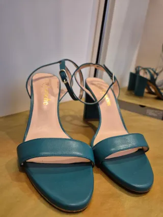 Guy Laroche – Sandalias de piel azul turquesa 39