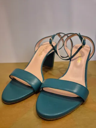 Guy Laroche – Sandalias de piel azul turquesa 39