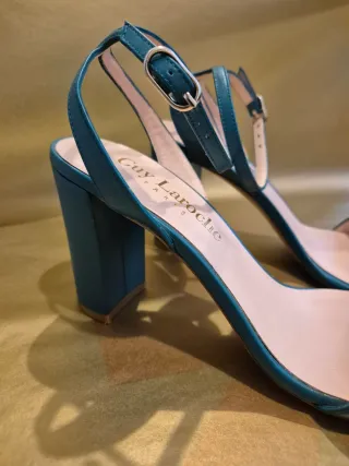 Guy Laroche – Sandalias de piel azul turquesa 39