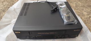 Videograbadora Sanyo VHS con mando